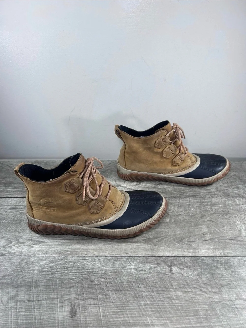 SOREL Out 'N About Plus NL3069 Elk Waterproof Leather Womens Ankle Boots Size 8